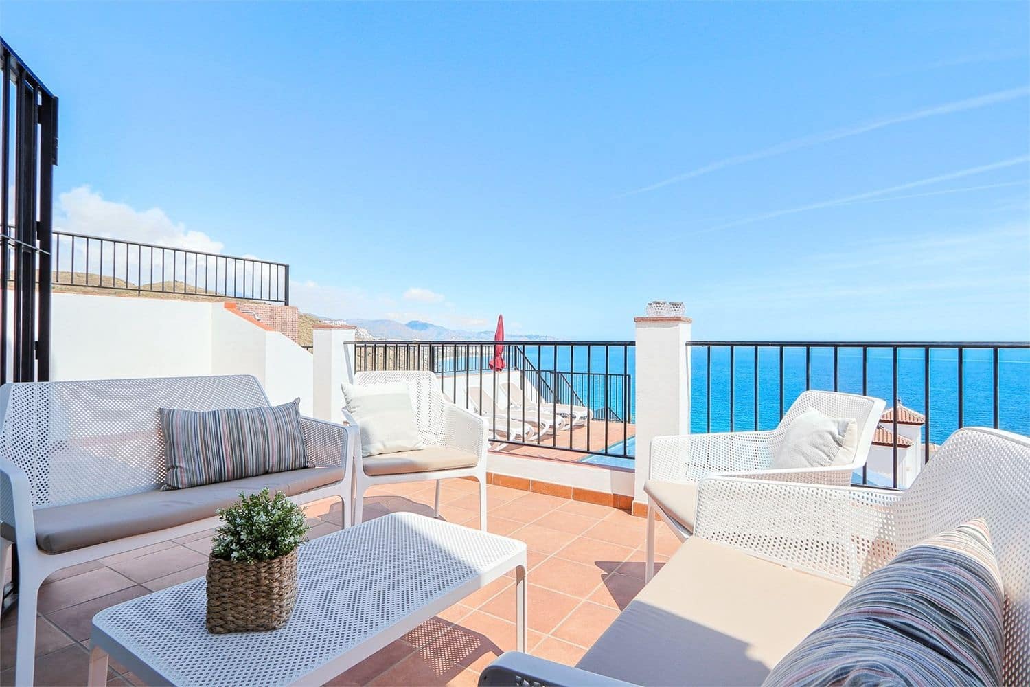 5 sovrum Villa till salu i Nerja med pool garage - 915 000 € (Ref: 10098773)