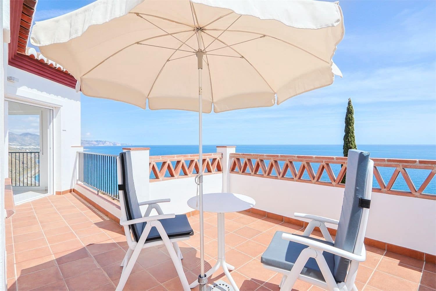 5 sovrum Villa till salu i Nerja med pool garage - 915 000 € (Ref: 10098773)