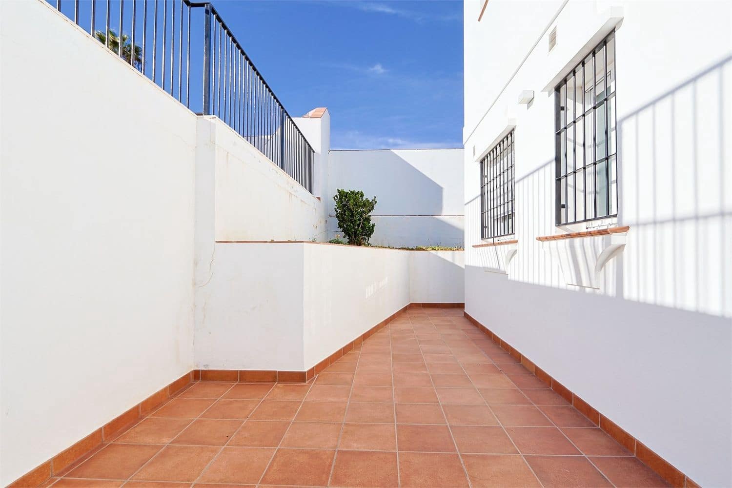 5 sovrum Villa till salu i Nerja med pool garage - 915 000 € (Ref: 10098773)