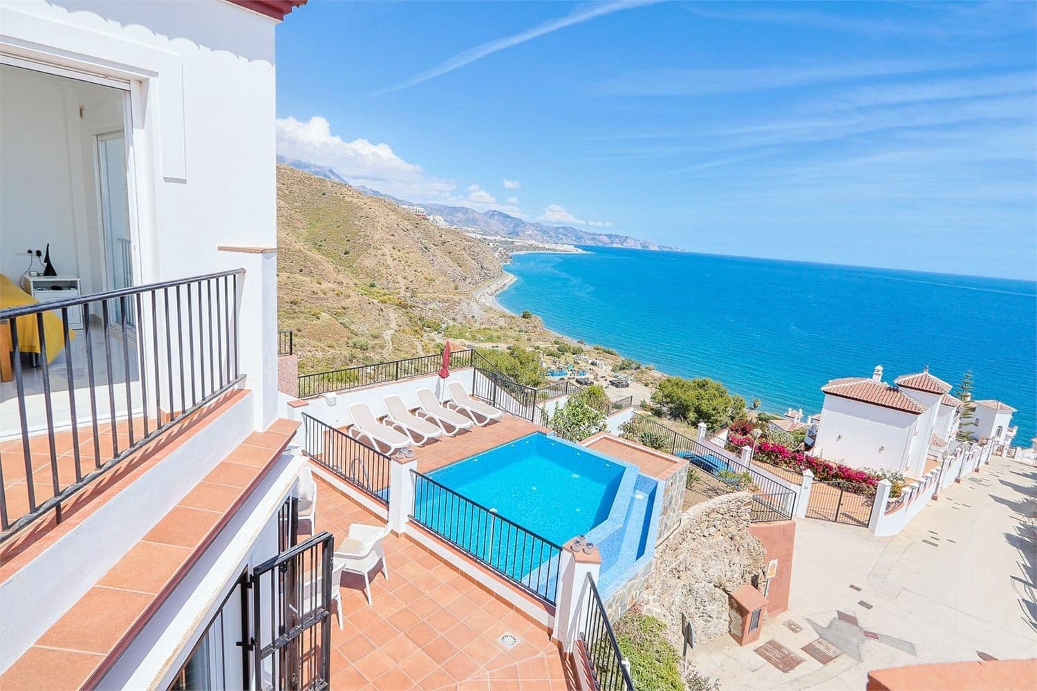 5 sovrum Villa till salu i Nerja med pool garage - 915 000 € (Ref: 10098773)