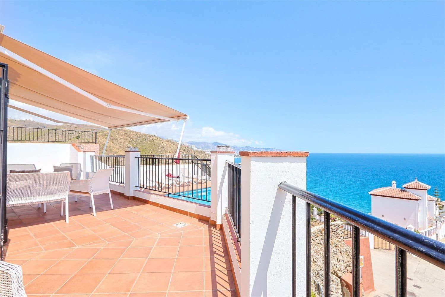 5 sovrum Villa till salu i Nerja med pool garage - 915 000 € (Ref: 10098773)
