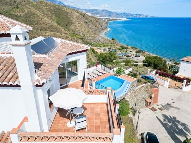 5 sovrum Villa till salu i Chaparil - Torrecilla - Punta Lara, Nerja med pool garage - 915 000 € (Ref: 10098773)