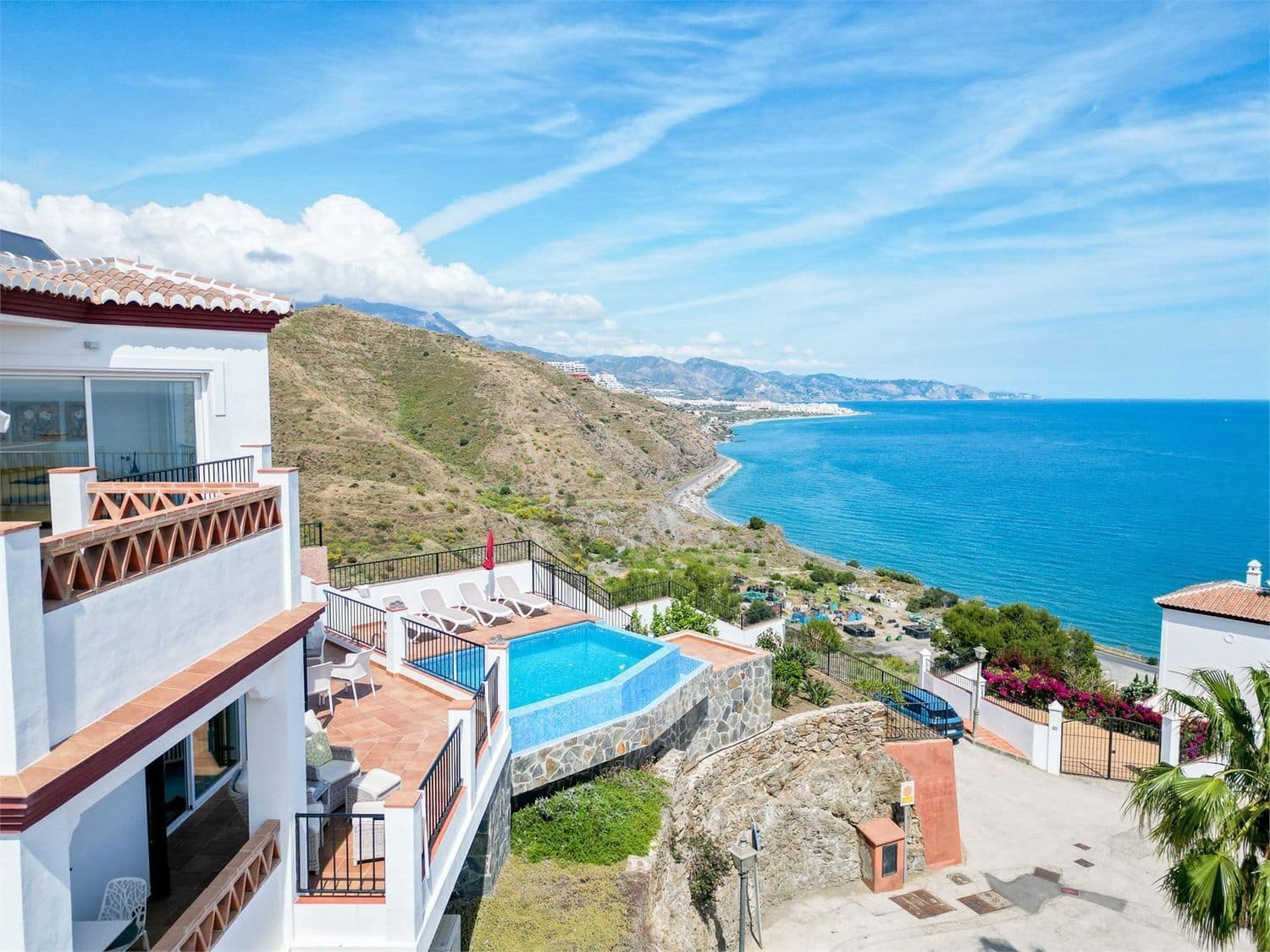 5 sovrum Villa till salu i Nerja med pool garage - 915 000 € (Ref: 10098773)