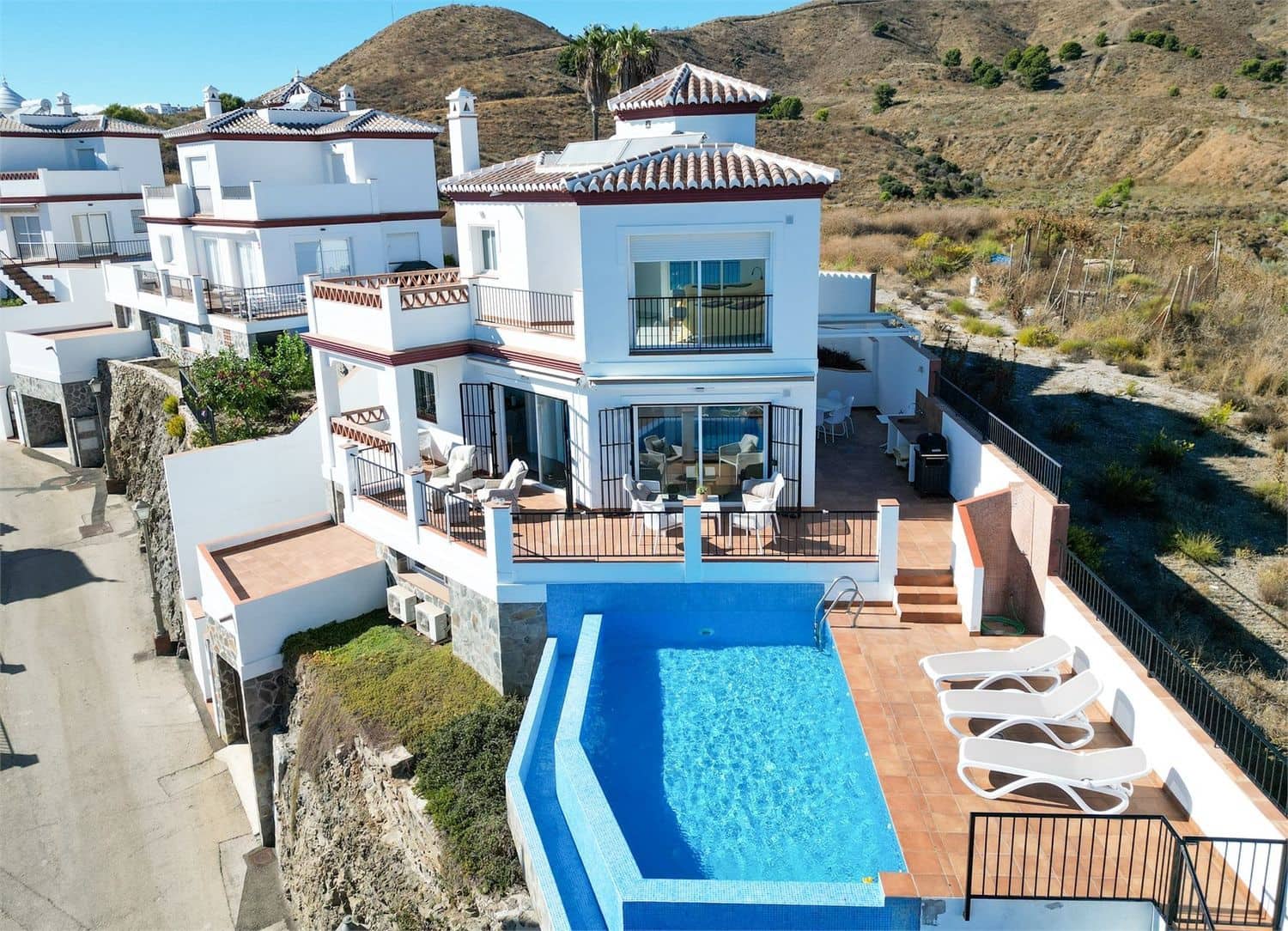 5 sovrum Villa till salu i Nerja med pool garage - 915 000 € (Ref: 10098773)