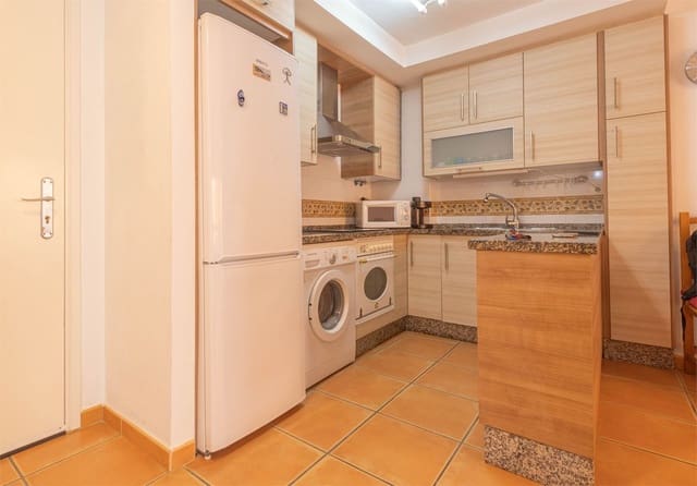 Strandleiligheter til salgs i El Morche, Torrox - € 220 000 (Ref: 10098777)