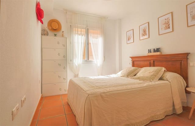 Strandleiligheter til salgs i El Morche, Torrox - € 220 000 (Ref: 10098777)