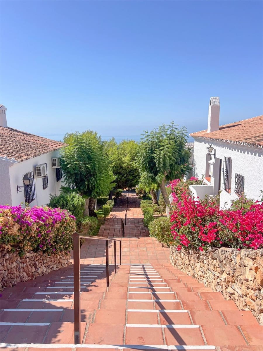Semi-detached Villa for sale in Nerja - € 475,000 (Ref: 10098778)