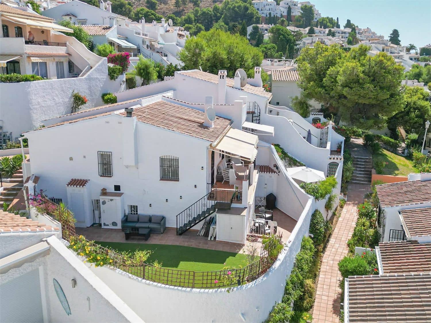 Semi-detached Villa for sale in Nerja - € 475,000 (Ref: 10098778)
