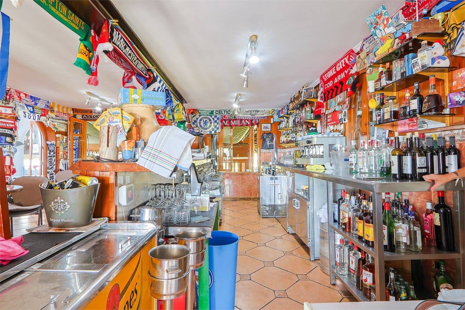 Bar/Restaurant zu verkaufen in Nerja - 699.000 € (Ref: 10098781)