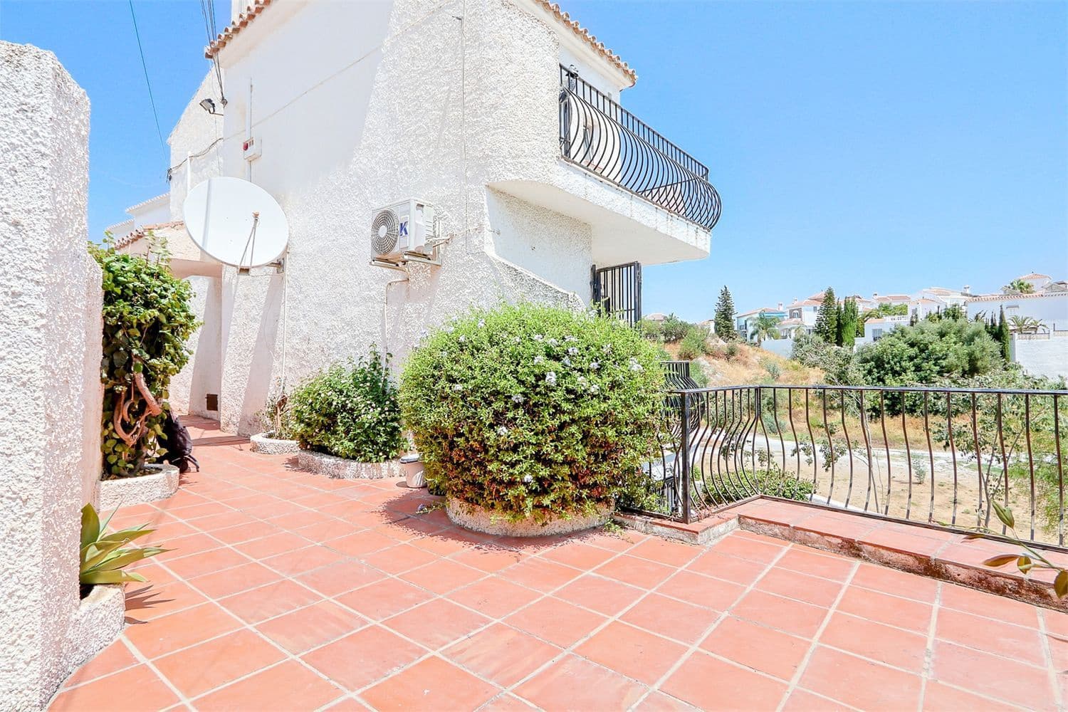 Villa till salu i Nerja med pool - 690 000 € (Ref: 10099544)
