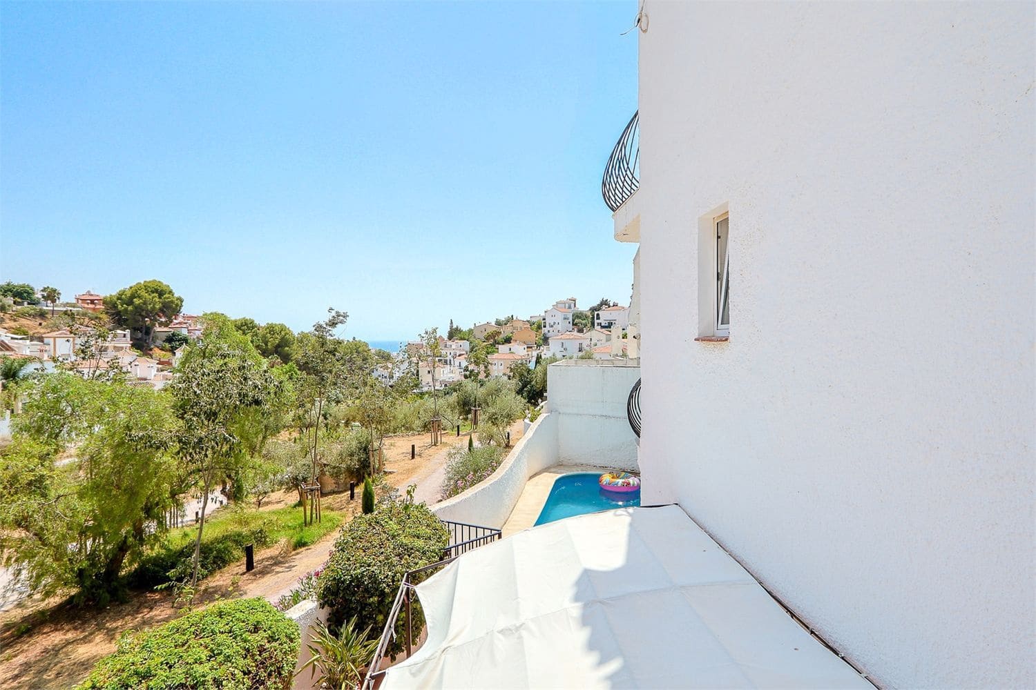 Villa till salu i Nerja med pool - 690 000 € (Ref: 10099544)