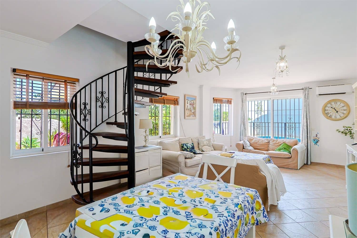 Villa till salu i Nerja med pool - 690 000 € (Ref: 10099544)