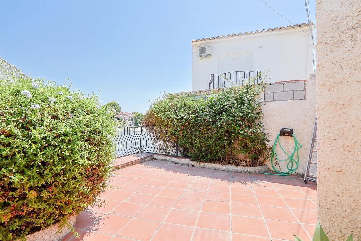 Villa till salu i Nerja med pool - 690 000 € (Ref: 10099544)
