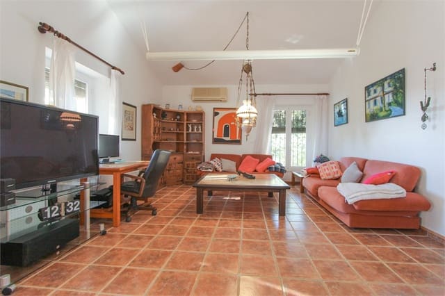 4 makuuhuone Huvila myytävänä paikassa Nerja mukana uima-altaan 
autotalli - 748 000 € (Ref: 9207214)