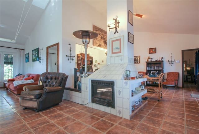 4 makuuhuone Huvila myytävänä paikassa Nerja mukana uima-altaan 
autotalli - 748 000 € (Ref: 9207214)