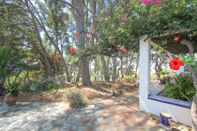 4 makuuhuone Huvila myytävänä paikassa Nerja mukana uima-altaan 
autotalli - 748 000 € (Ref: 9207214)