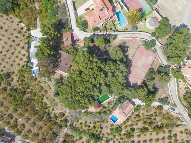 4 makuuhuone Huvila myytävänä paikassa Nerja mukana uima-altaan 
autotalli - 748 000 € (Ref: 9207214)