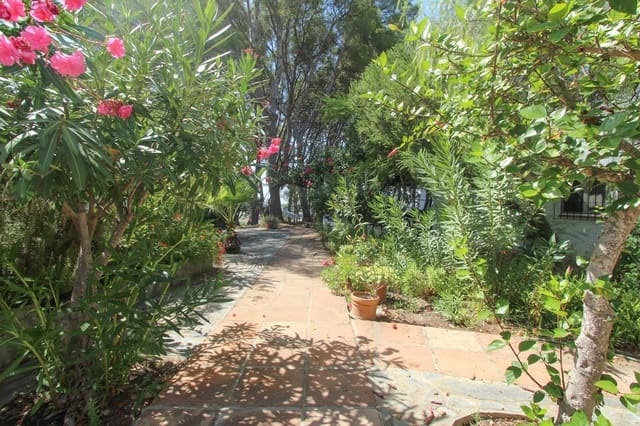 4 makuuhuone Huvila myytävänä paikassa Nerja mukana uima-altaan 
autotalli - 748 000 € (Ref: 9207214)