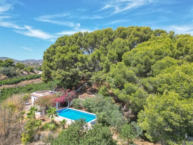 4 makuuhuone Huvila myytävänä paikassa Nerja mukana uima-altaan 
autotalli - 748 000 € (Ref: 9207214)