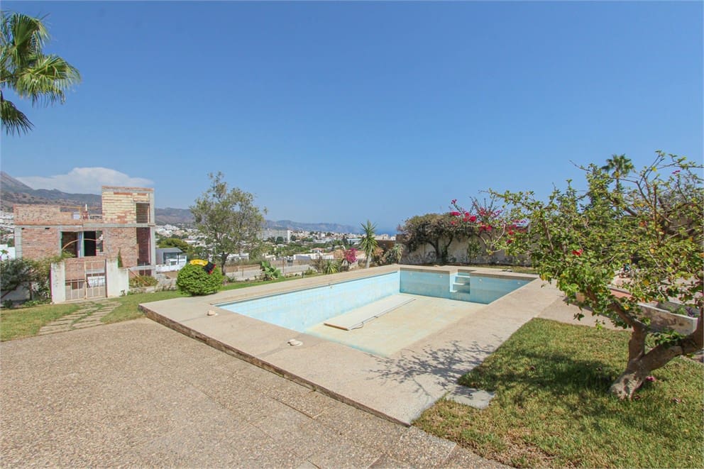 6 slaapkamer Villa te koop in Nerja met zwembad garage - € 690.000 (Ref: 9207223)