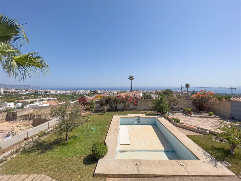 6 slaapkamer Villa te koop in Nerja met zwembad garage - € 690.000 (Ref: 9207223)