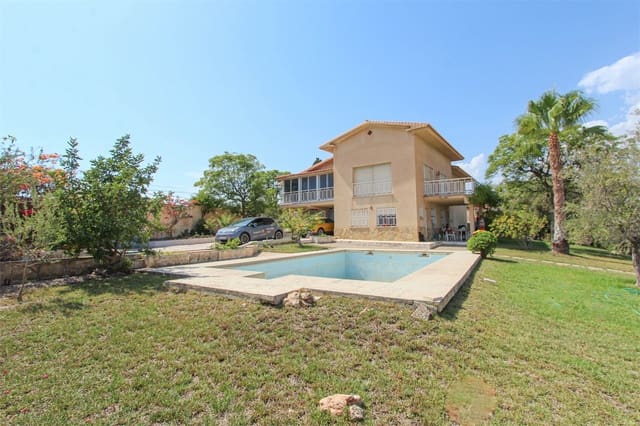 6 makuuhuone Huvila myytävänä paikassa Nerja mukana uima-altaan 
autotalli - 690 000 € (Ref: 9207223)