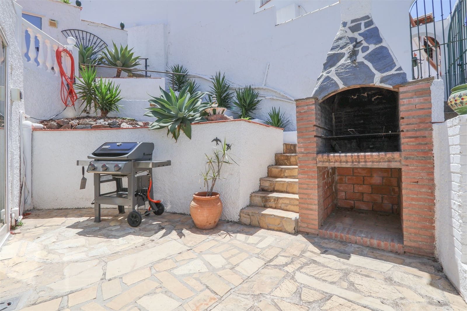 3 bedroom Villa for sale in Almunecar with pool garage - € 549,000 (Ref: 9207224)