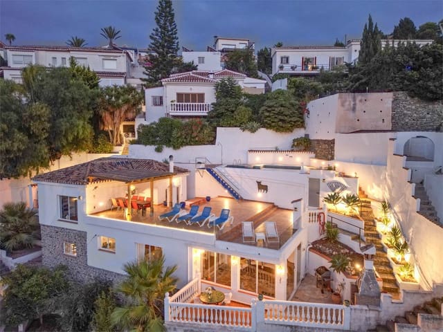 3 soverom Villa til salgs i Almuñécar med svømmebasseng garasje - € 549 000 (Ref: 9207224)