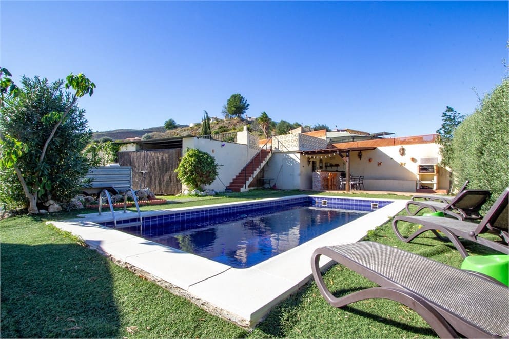 3 quarto Quinta/Casa Rural para venda em Salobrena com piscina garagem - 395 000 € (Ref: 9207234)