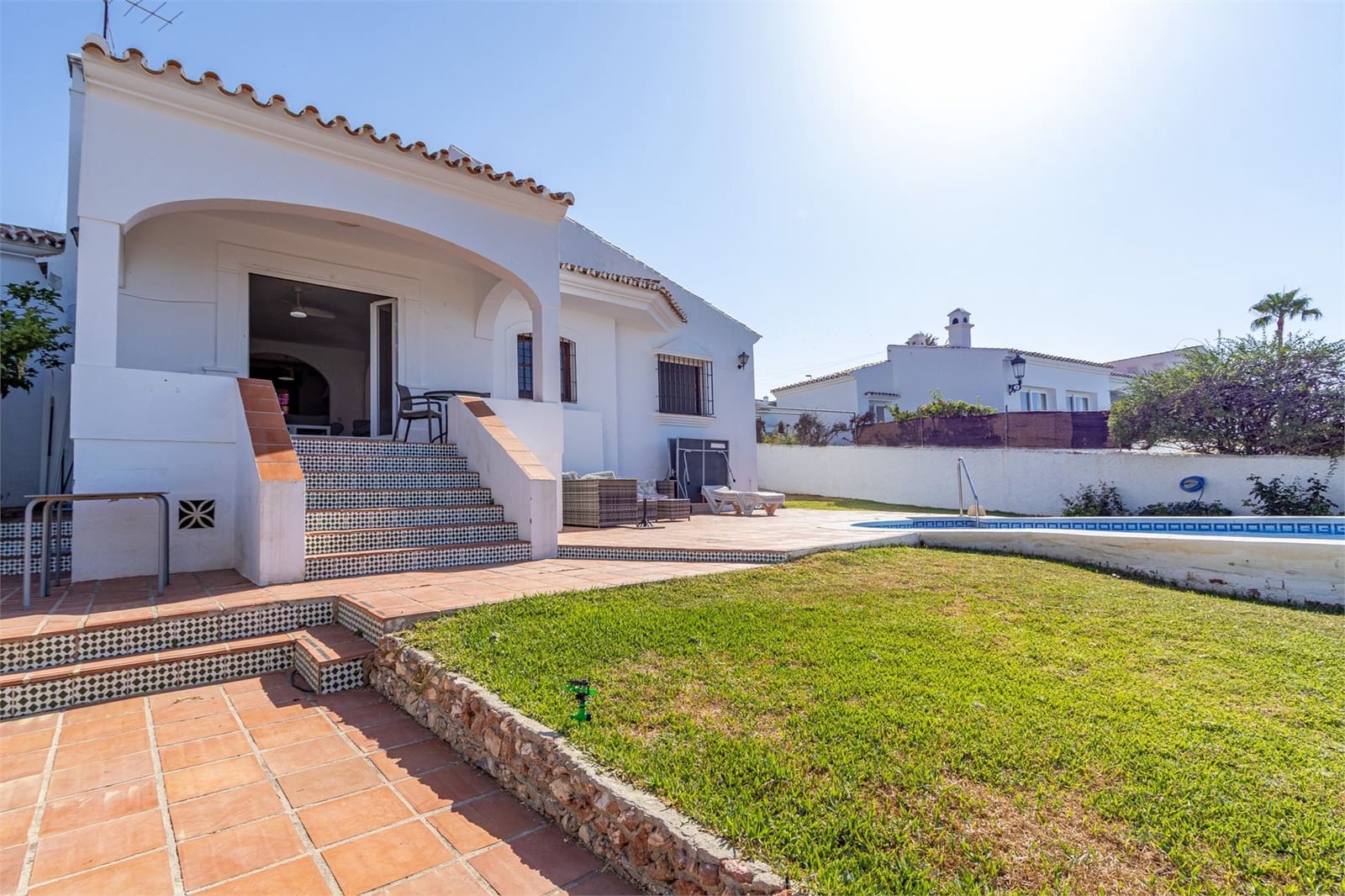 Chalet de 2 habitaciones en Nerja en venta con piscina garaje - 650.000 € (Ref: 9207237)