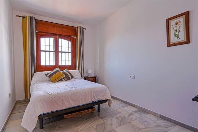 2 soveværelse Villa til salg i Nerja med swimmingpool garage - € 650.000 (Ref: 9207237)