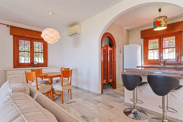 2 soveværelse Villa til salg i Nerja med swimmingpool garage - € 650.000 (Ref: 9207237)