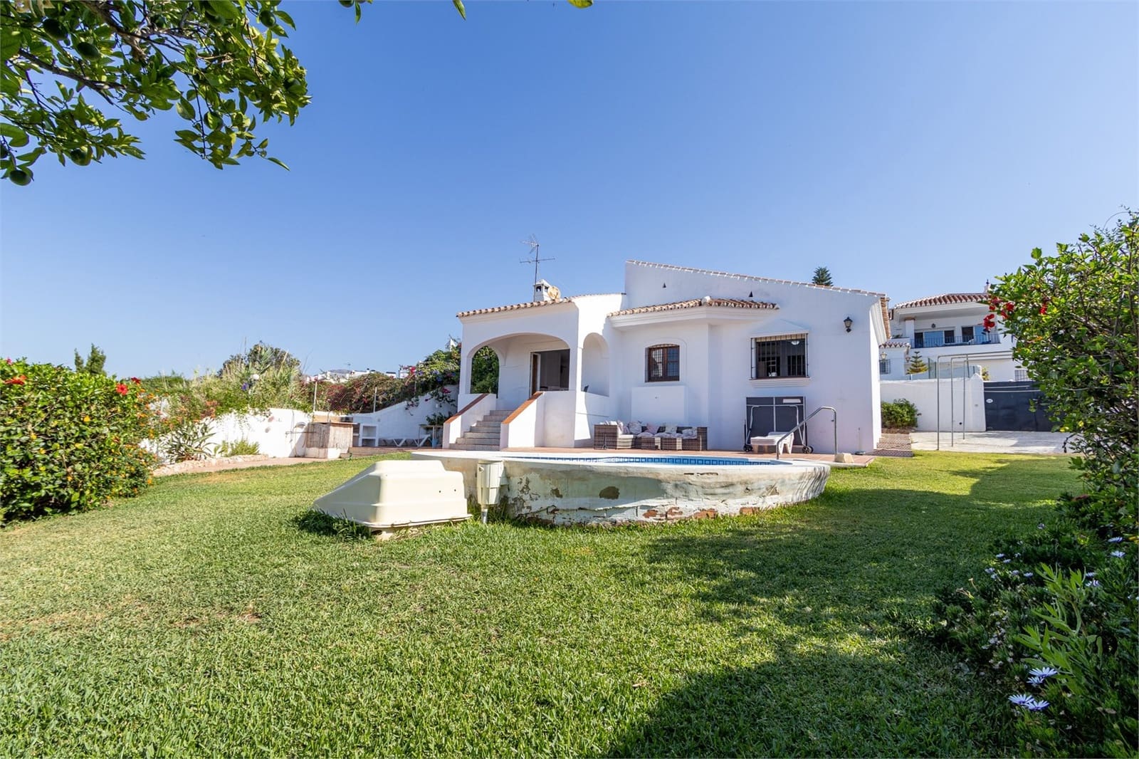 Chalet de 2 habitaciones en Nerja en venta con piscina garaje - 650.000 € (Ref: 9207237)