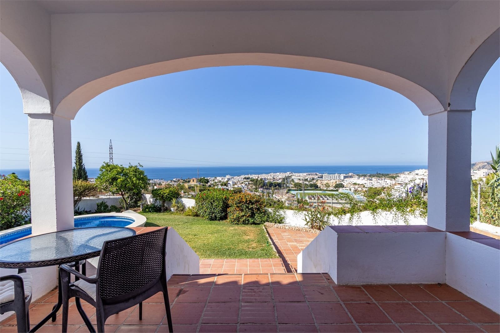Chalet de 2 habitaciones en Nerja en venta con piscina garaje - 650.000 € (Ref: 9207237)
