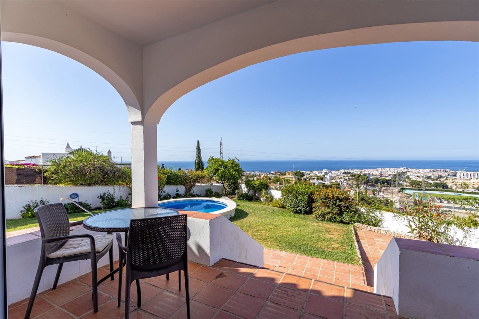 Chalet de 2 habitaciones en Nerja en venta con piscina garaje - 650.000 € (Ref: 9207237)