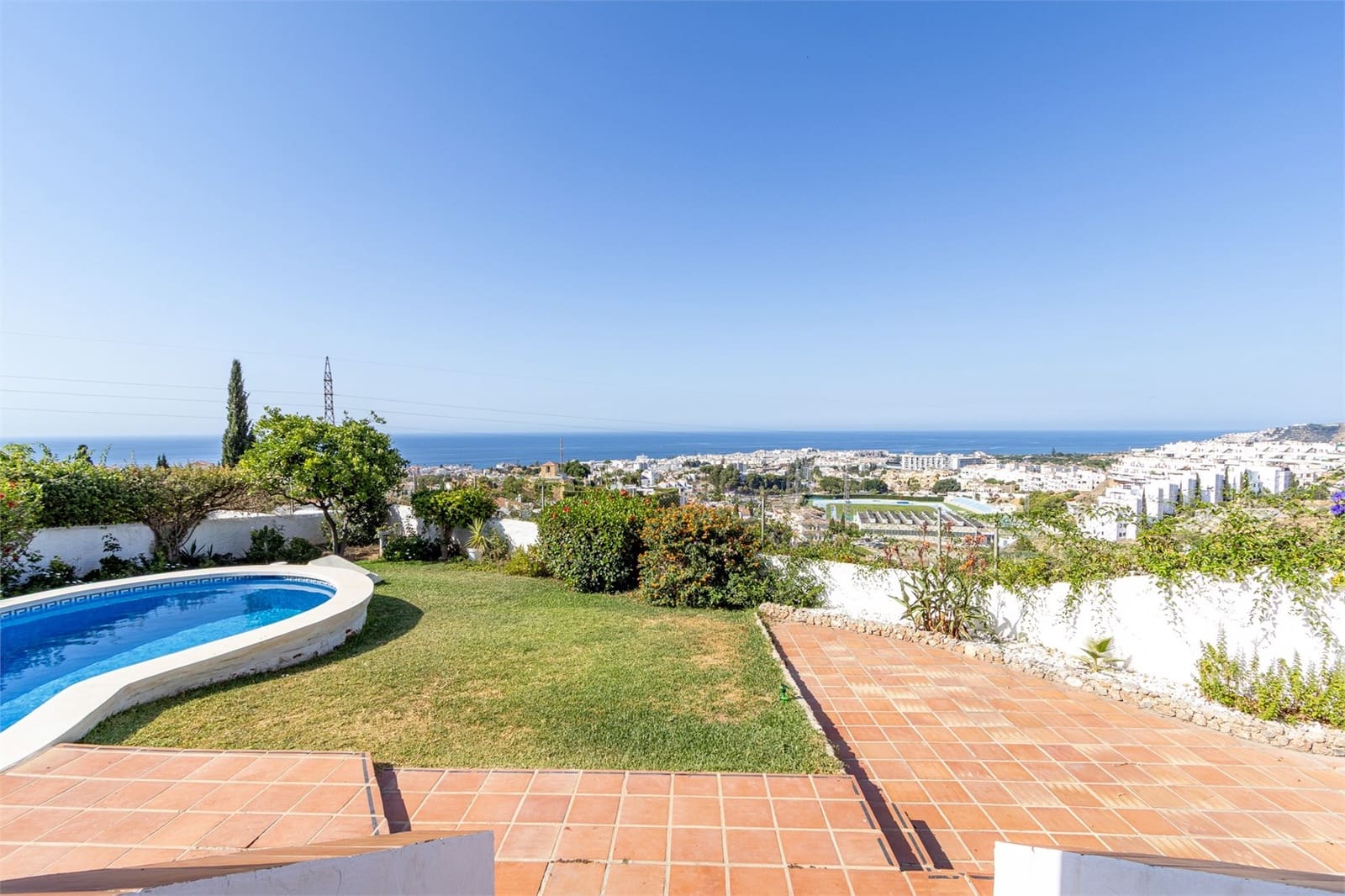 Chalet de 2 habitaciones en Nerja en venta con piscina garaje - 650.000 € (Ref: 9207237)