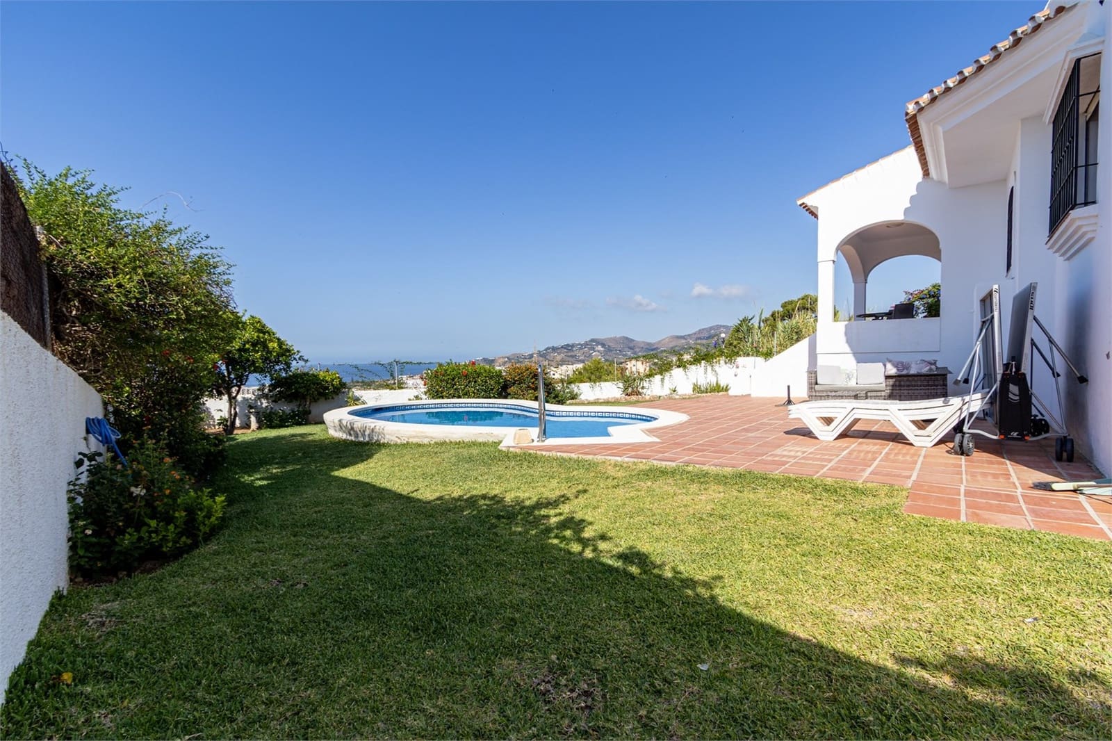 Chalet de 2 habitaciones en Nerja en venta con piscina garaje - 650.000 € (Ref: 9207237)