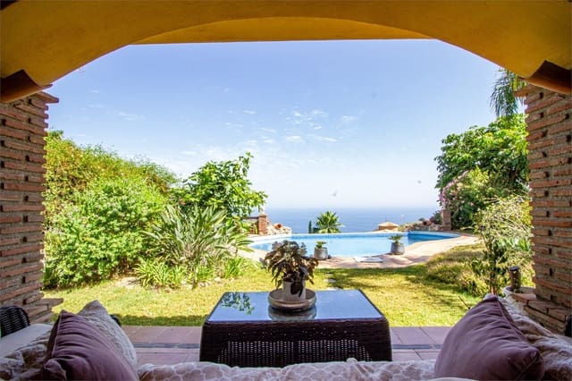 6 bedroom Villa for sale in Salobreña with pool garage - € 1,189,000 (Ref: 9207240)