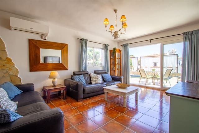 4 quarto Moradia para venda em Nerja com piscina - 680 000 € (Ref: 9207246)
