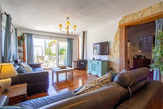 4 quarto Moradia para venda em Nerja com piscina - 680 000 € (Ref: 9207246)