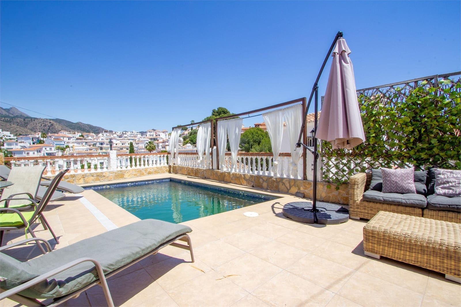 4 quarto Moradia para venda em Nerja com piscina - 680 000 € (Ref: 9207246)