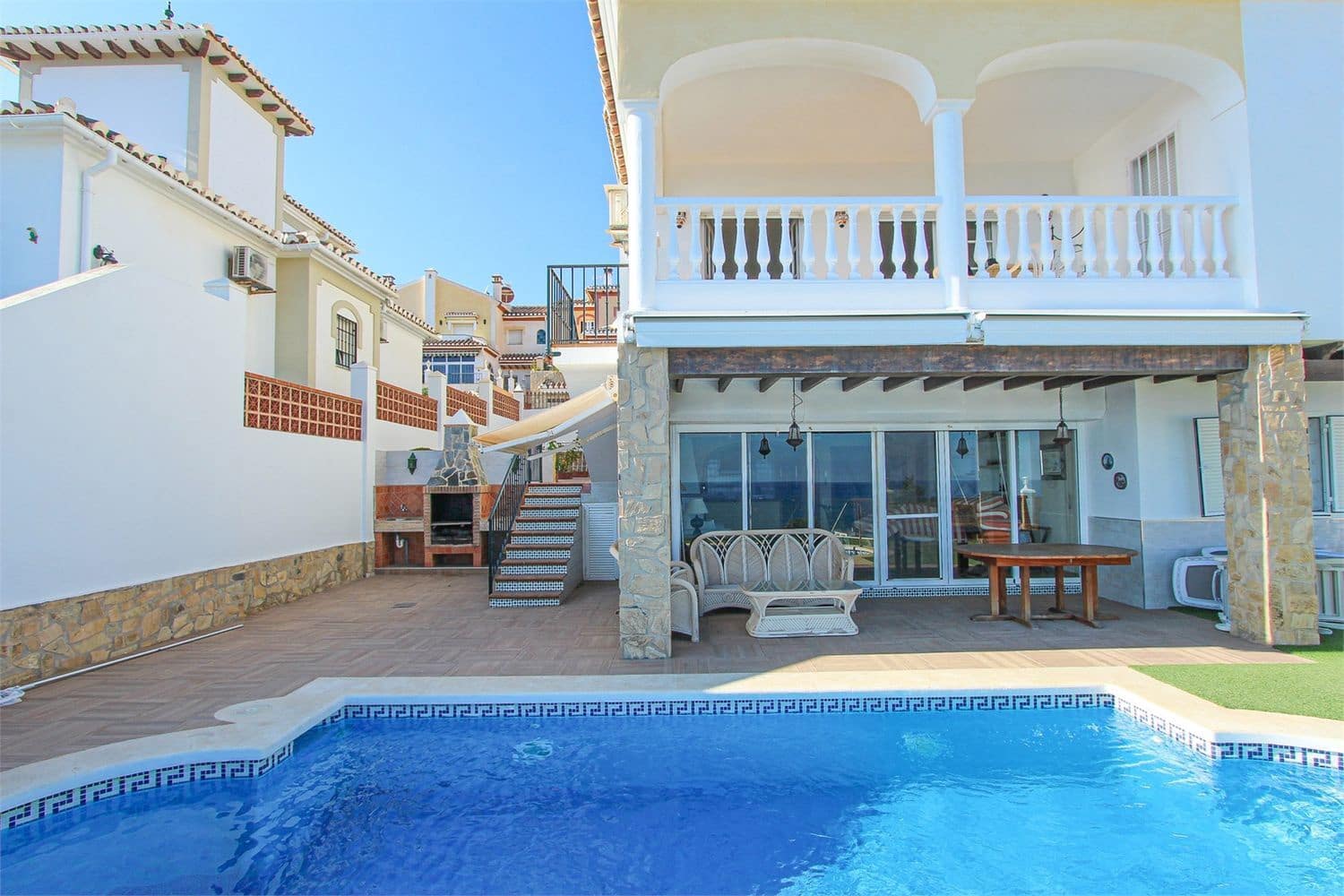 4 soveværelse Villa til salg i Torrox med swimmingpool - € 739.000 (Ref: 9207255)