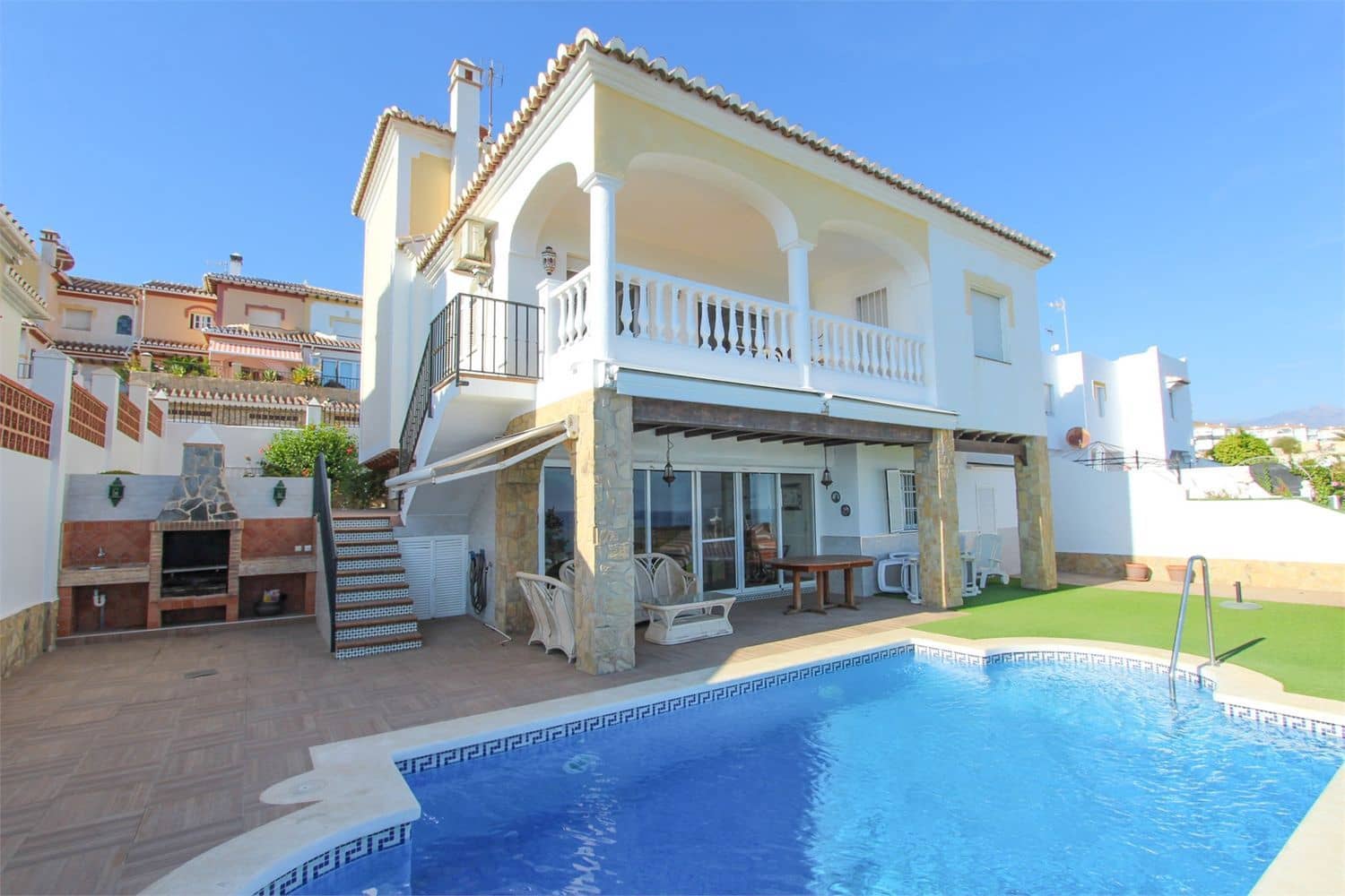 4 soveværelse Villa til salg i Torrox med swimmingpool - € 739.000 (Ref: 9207255)