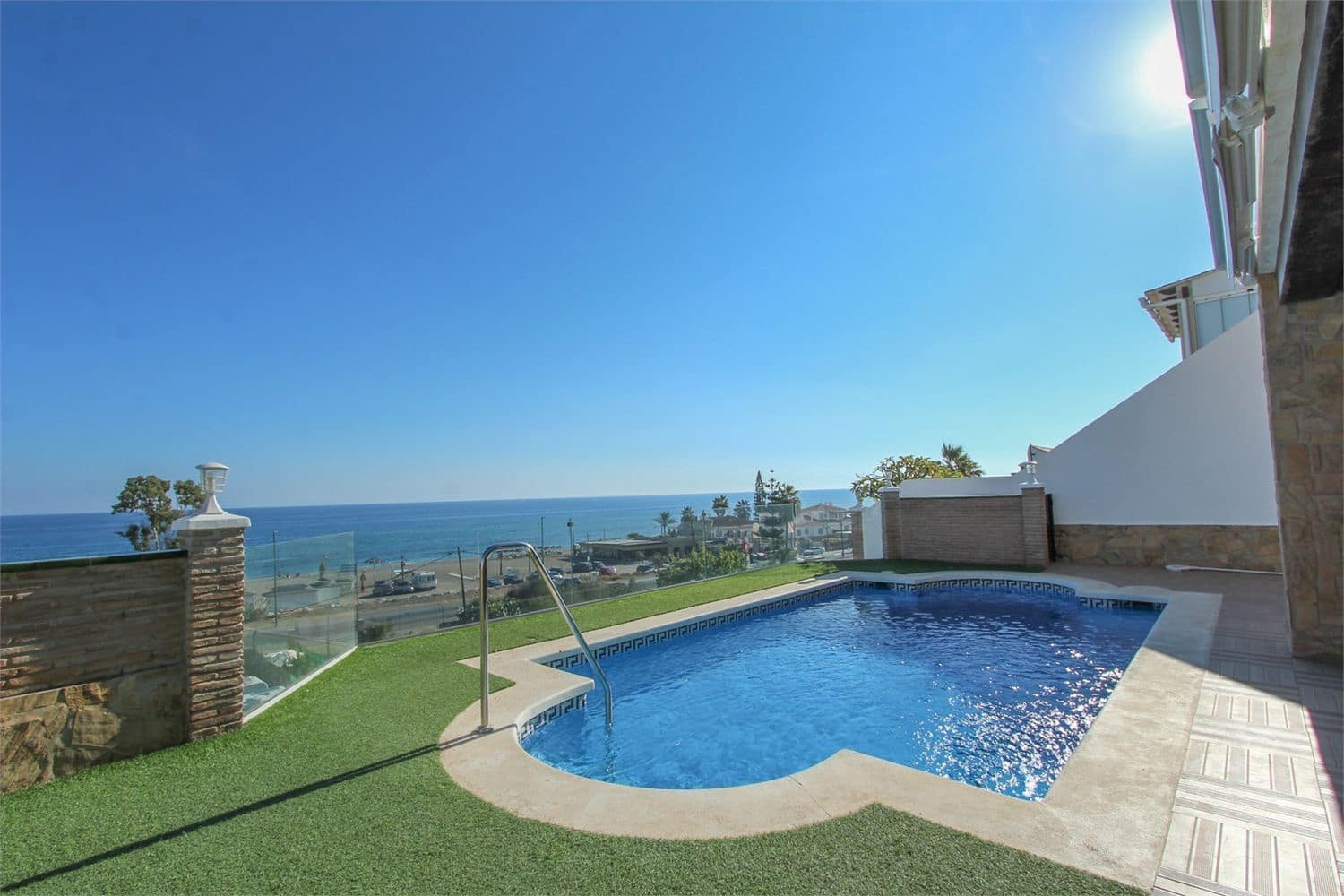4 soveværelse Villa til salg i Torrox med swimmingpool - € 739.000 (Ref: 9207255)