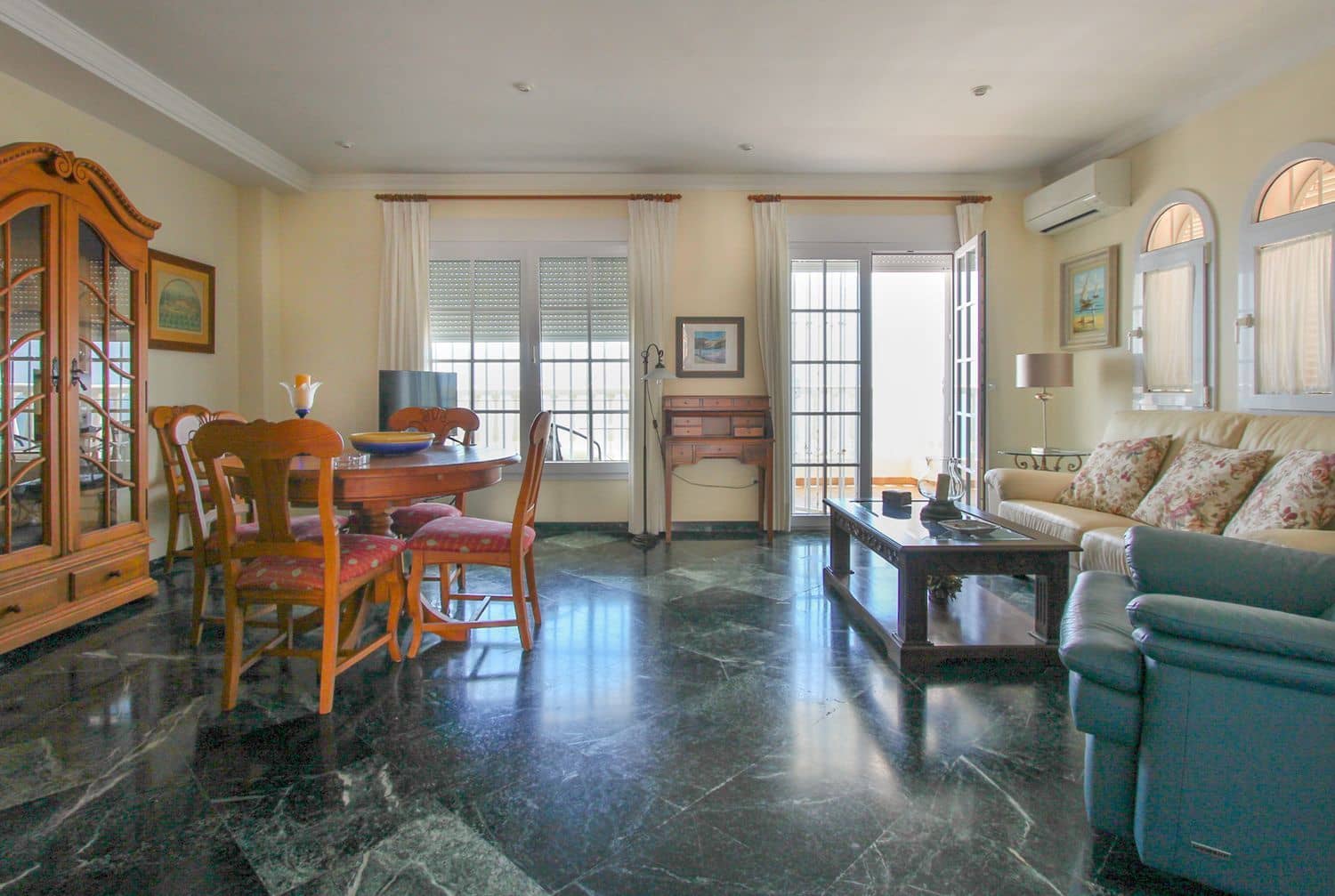 4 soveværelse Villa til salg i Torrox med swimmingpool - € 739.000 (Ref: 9207255)