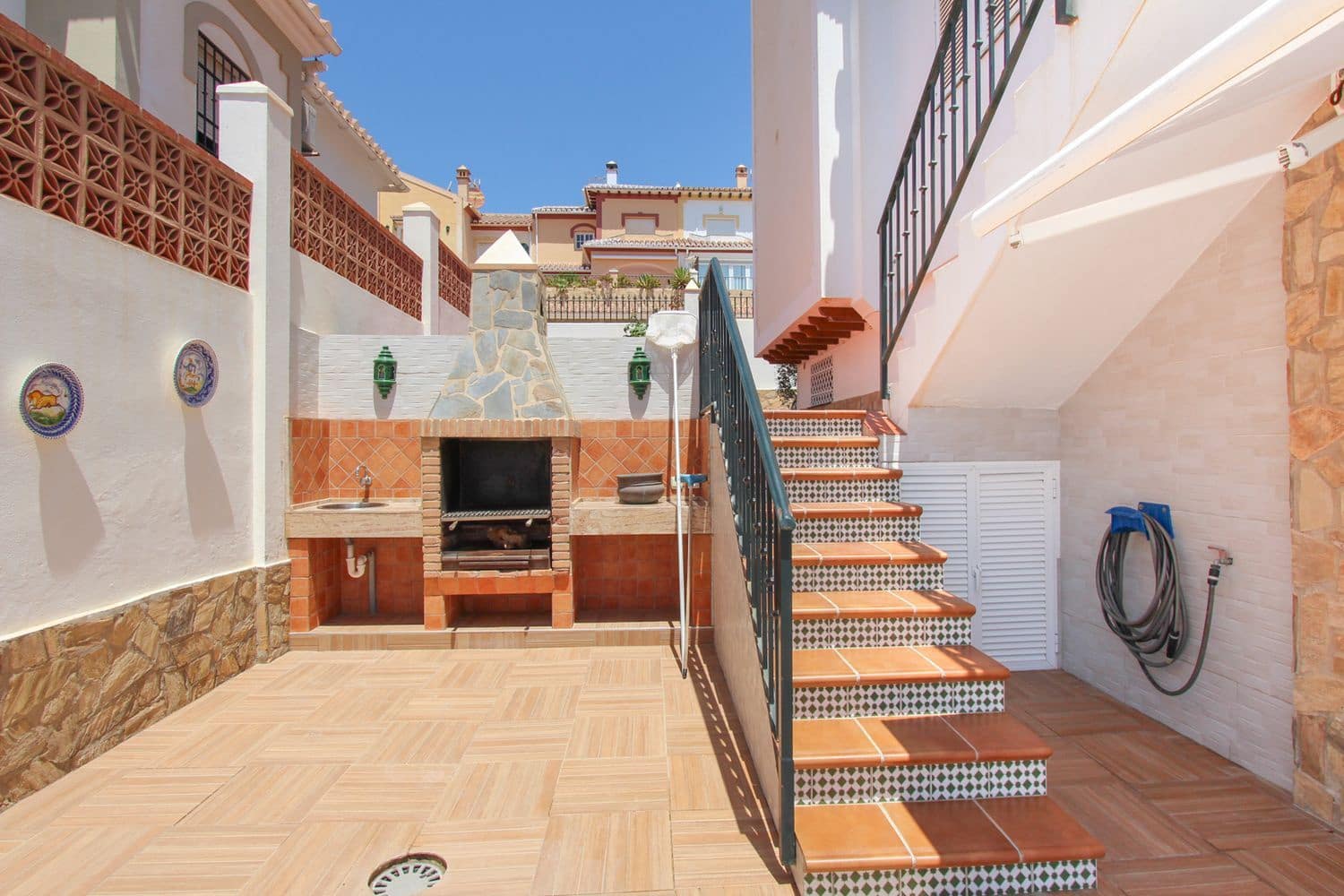 4 soveværelse Villa til salg i Torrox med swimmingpool - € 739.000 (Ref: 9207255)