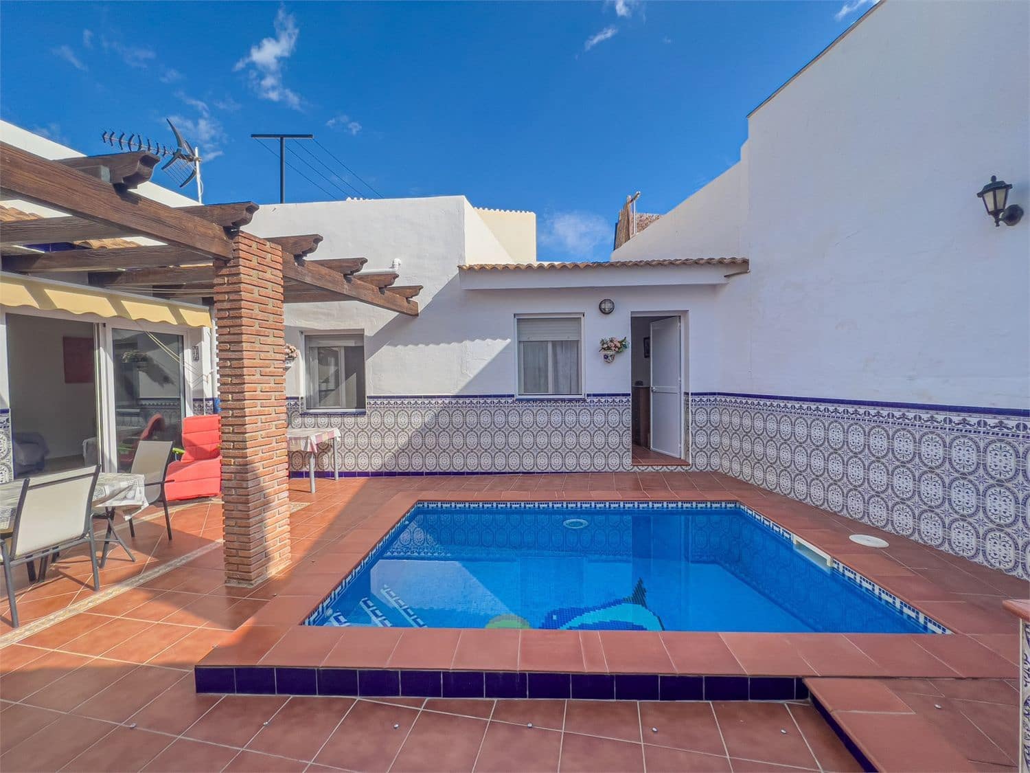 Leilighet til salgs i Maro med svømmebasseng - € 370 000 (Ref: 9207256)