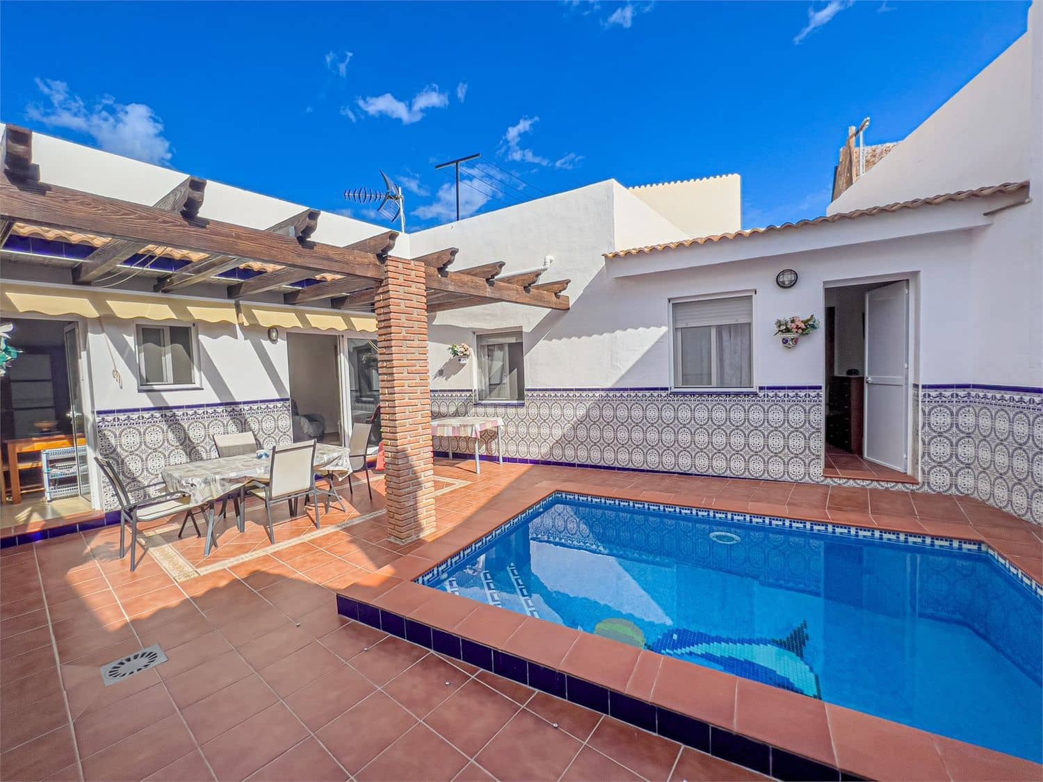 Leilighet til salgs i Maro med svømmebasseng - € 370 000 (Ref: 9207256)