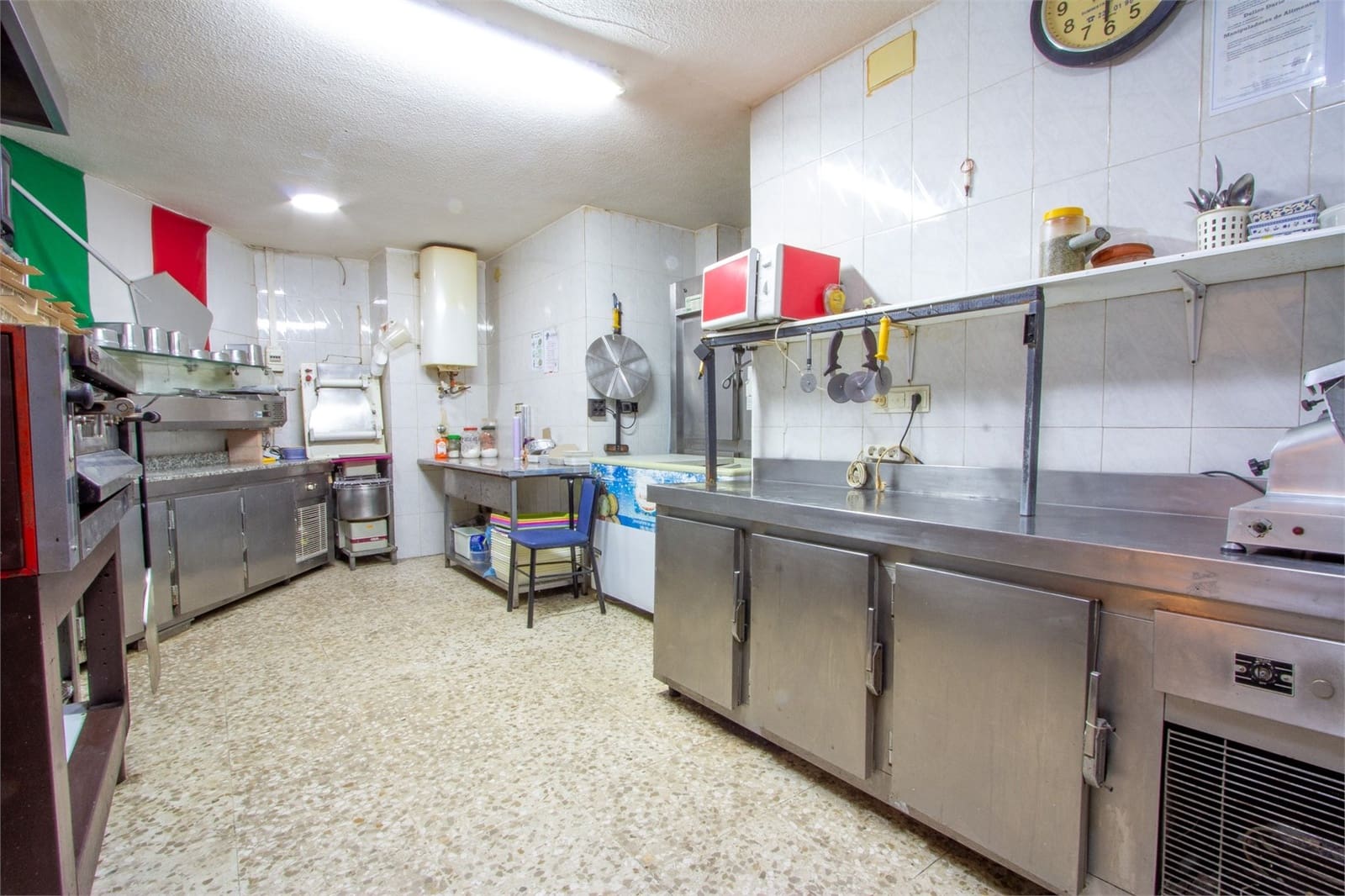 Erhverv til salg i Almunecar - € 225.000 (Ref: 9207262)