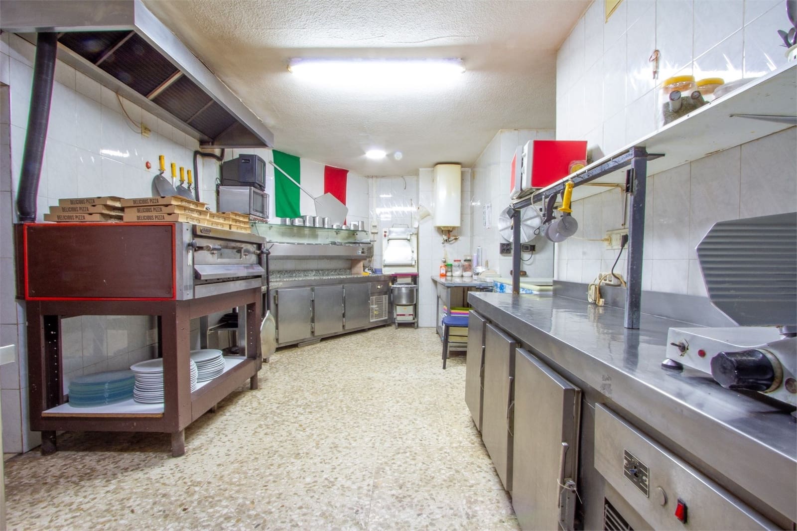 Erhverv til salg i Almunecar - € 225.000 (Ref: 9207262)